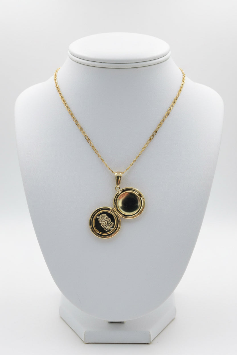 18K gold fill 3 mm 18“ Cuban link chain with round flower ￼pendant.