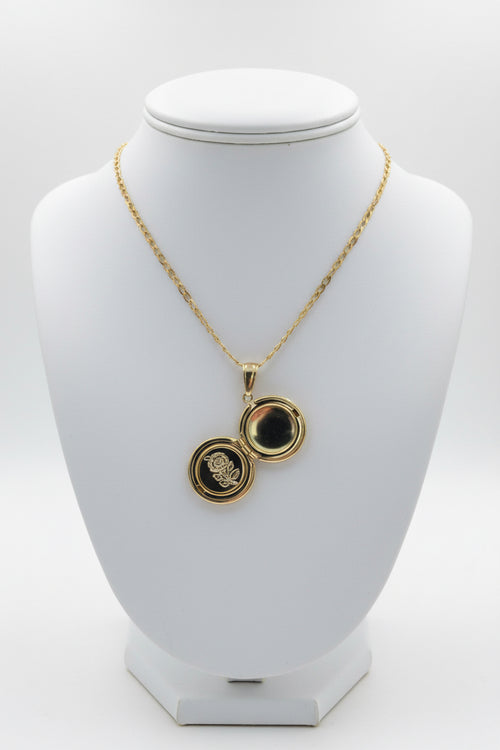 18K gold fill 3 mm 18“ Cuban link chain with round flower ￼pendant.