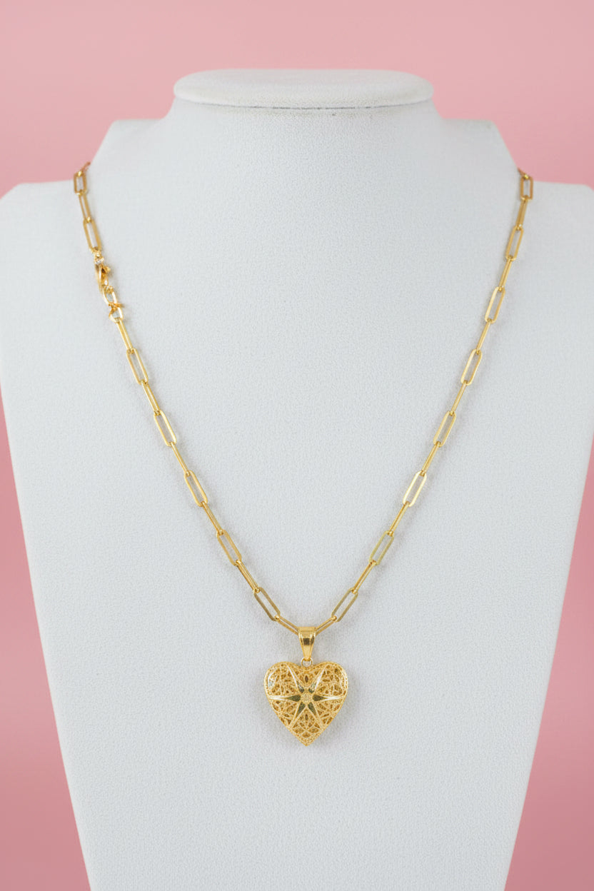 18K Gold filled 18” 4mm Paperclip chain with Heart Locket.