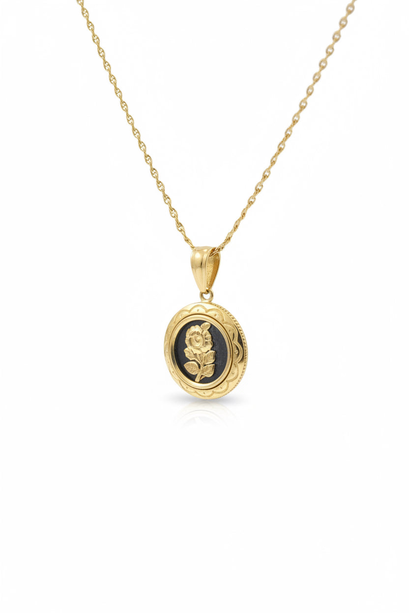18K gold fill 3 mm 18“ Cuban link chain with round flower ￼pendant.